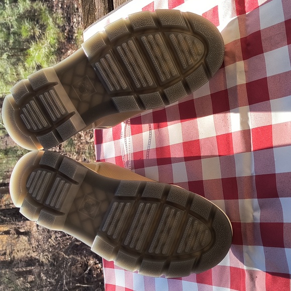 Dr. Martens Combs W Boots - Picture 9 of 9